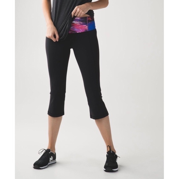 M002 Lululemon Gather & Crow Crop II *Full-On Luon - Picture 6 of 6